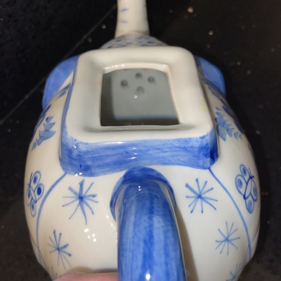 Elephant and Baby: Blue and White Floral Teapot Ceramic & Lid Vintage, Farmhouse - Picture 11 of 13